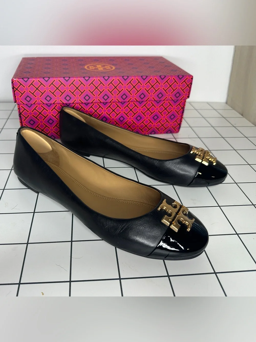 Tory Burch Black Leather Ballet Flats with Gold Logo Accent 11 Women's w/ box